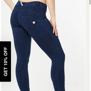 Made by Freddy WR.UP® DENIM Classic Rise Full Length
Dark Rinse.